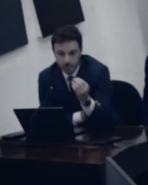 Abogado del estudio en una audiencia